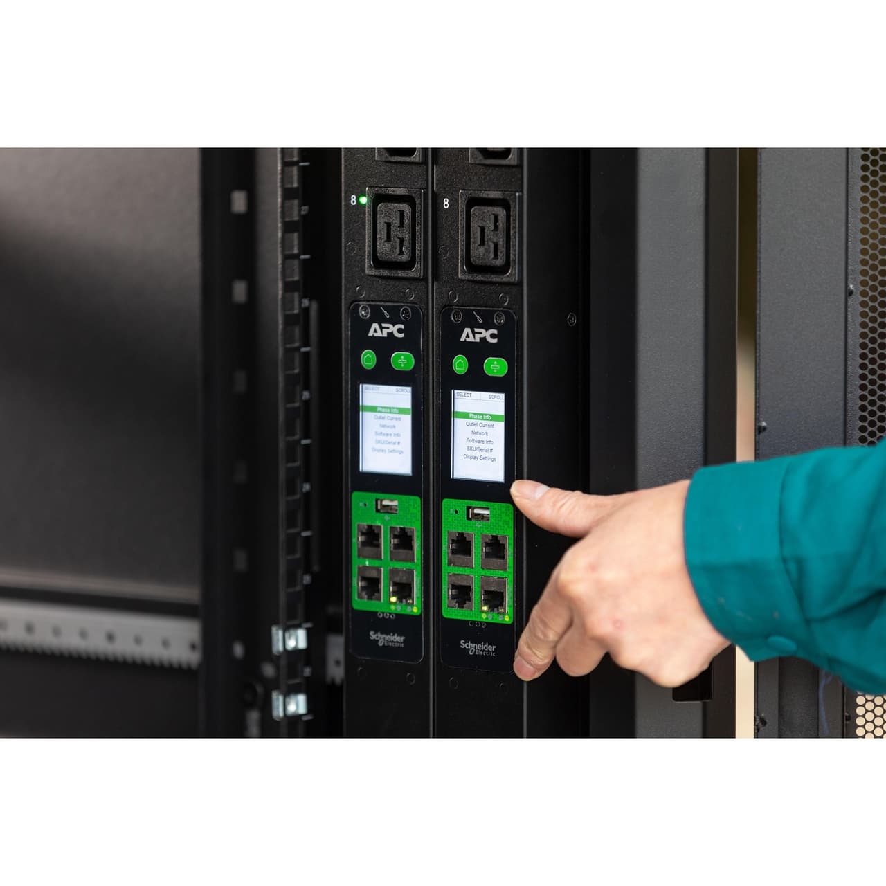 APC Easy PDU Metered Zero U 32A 230V (20)C13 (4)C19 IEC309 — photo 2