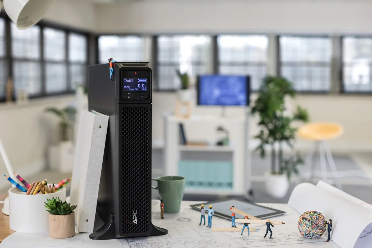 APC Smart-UPS On-Line SRT3000XLI - 3000VA, 8x C13 & 2x C19, tower