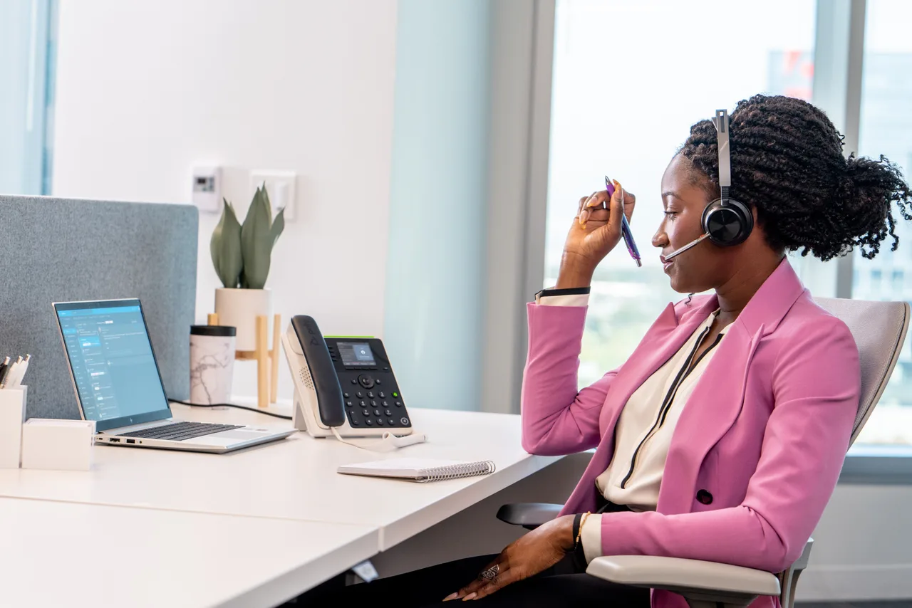 HP Poly Edge E220 IP Phone — photo 2