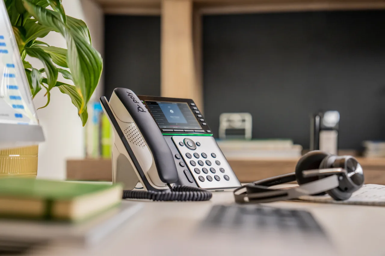 HP Poly Edge E550 IP Phone — photo 5