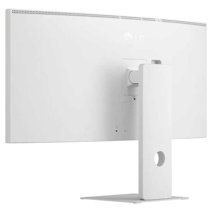 LG UltraFine 5K2K WUHD 40" USB-C monitor — photo 4